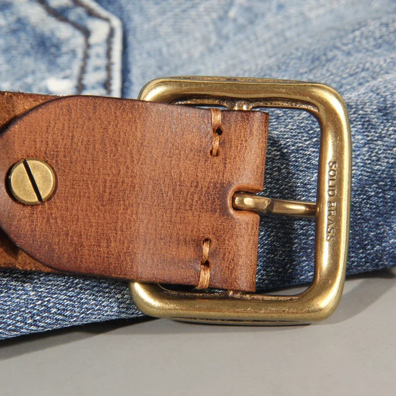 Correa de Cuero Genuino con Hebilla Cobre — El Detalle que Define el Outfit