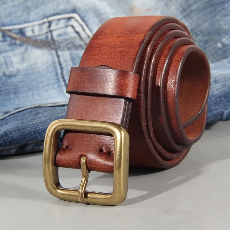 Correa de Cuero Genuino con Hebilla Cobre — El Detalle que Define el Outfit