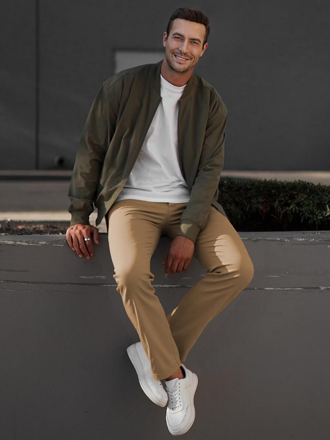 Pantalón Chino Beige — La Base de Todo Buen Look
